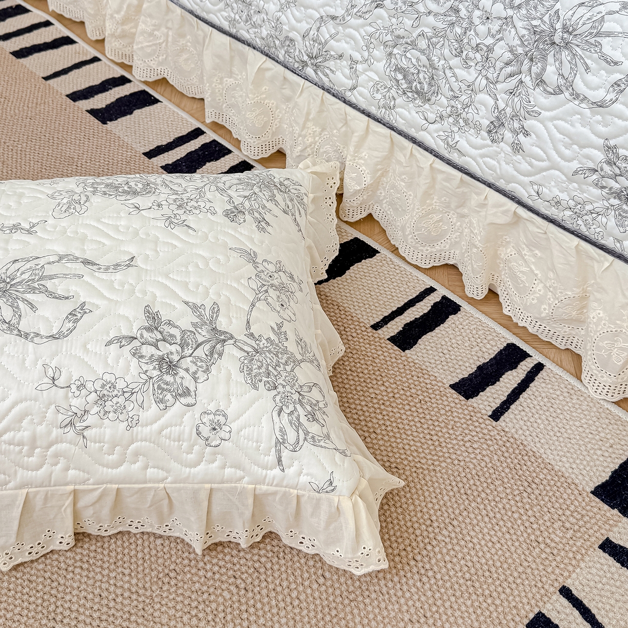 91家纺网 家纺一手货源 找家纺 冬然家纺 2025新款纯棉数码印花工艺款床盖四件套 墨雅清风