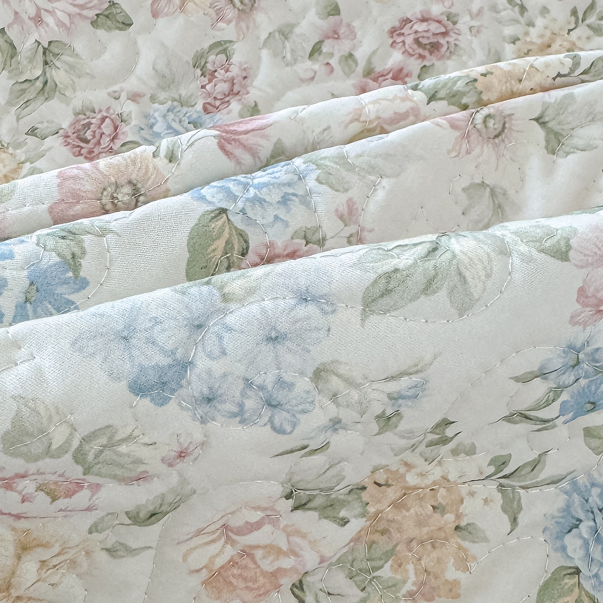 91家纺网 家纺一手货源 找家纺 冬然家纺 2025新款纯棉数码印花工艺款床盖四件套 田园花梦