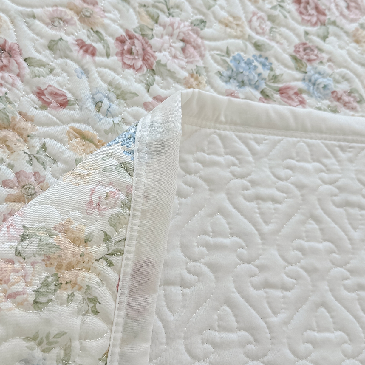 91家纺网 家纺一手货源 找家纺 冬然家纺 2025新款纯棉数码印花工艺款床盖四件套 田园花梦