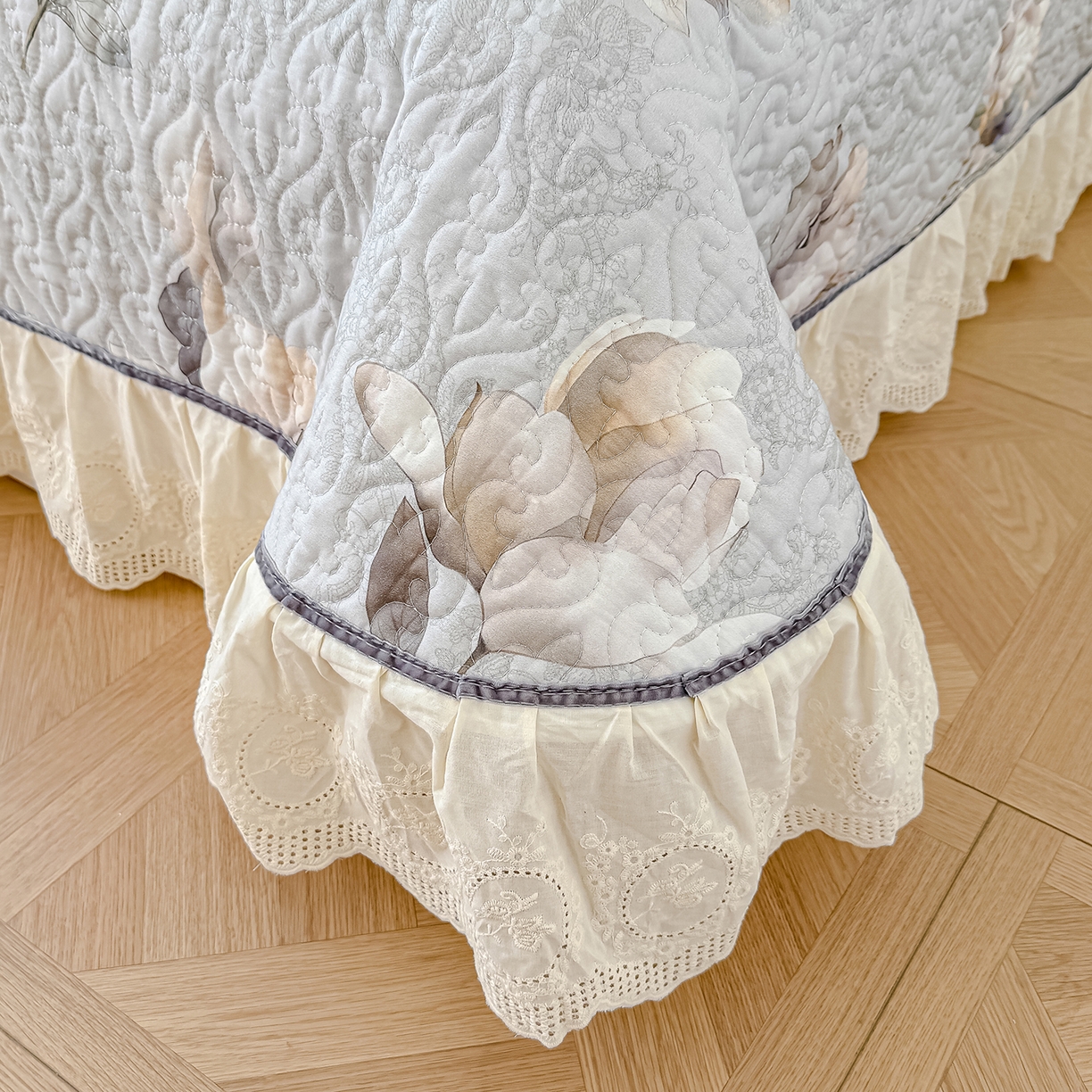 91家纺网 家纺一手货源 找家纺 冬然家纺 2025新款纯棉数码印花工艺款床盖四件套 玉兰花