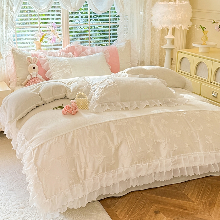 91家纺网 家纺一手货源 找家纺 （总）艾米家居 2025秋冬新款浮雕牛奶绒花边四件套