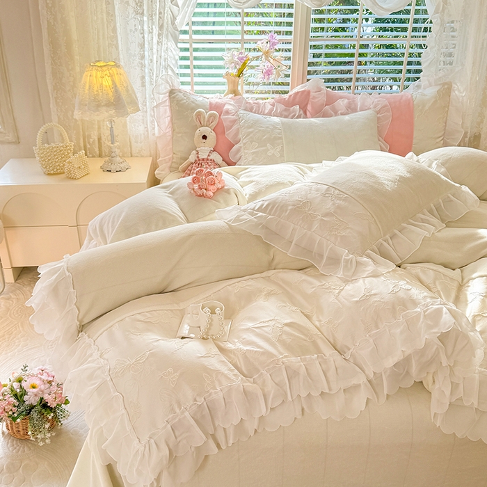 91家纺网 家纺一手货源 找家纺 （总）艾米家居 2025秋冬新款浮雕牛奶绒花边四件套