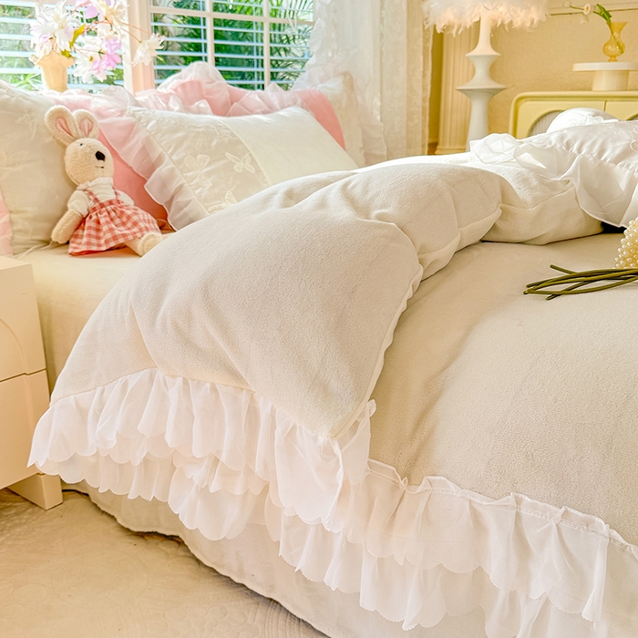 91家纺网 家纺一手货源 找家纺 （总）艾米家居 2025秋冬新款浮雕牛奶绒花边四件套