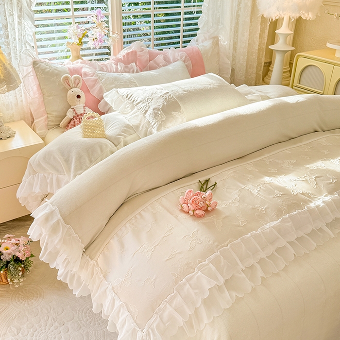 91家纺网 家纺一手货源 找家纺 （总）艾米家居 2025秋冬新款浮雕牛奶绒花边四件套