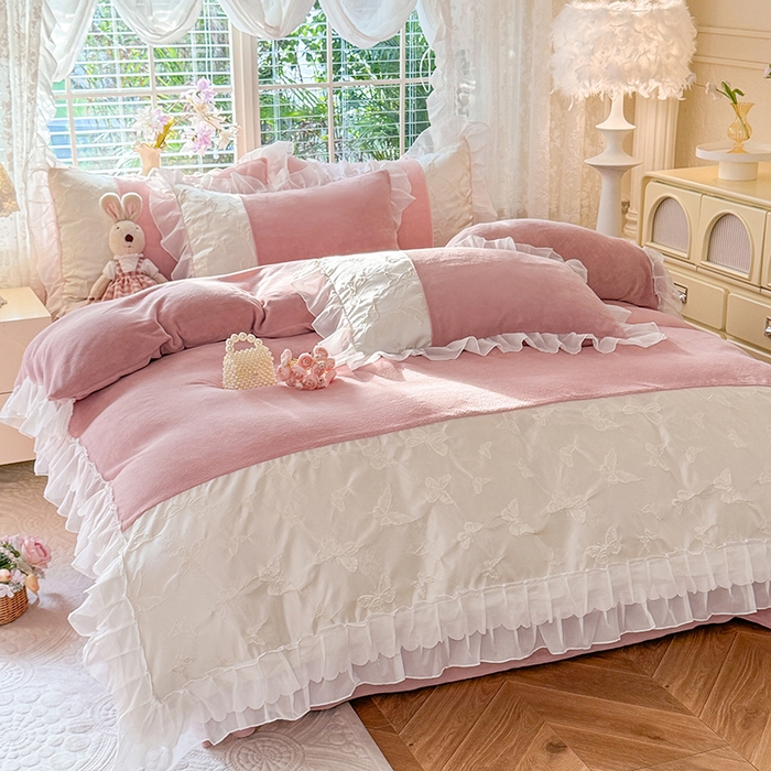 91家纺网 家纺一手货源 找家纺 艾米家居 2025秋冬新款浮雕牛奶绒花边四件套 豆沙