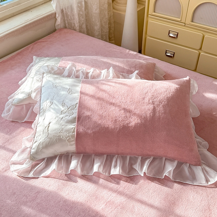 91家纺网 家纺一手货源 找家纺 艾米家居 2025秋冬新款浮雕牛奶绒花边四件套 豆沙