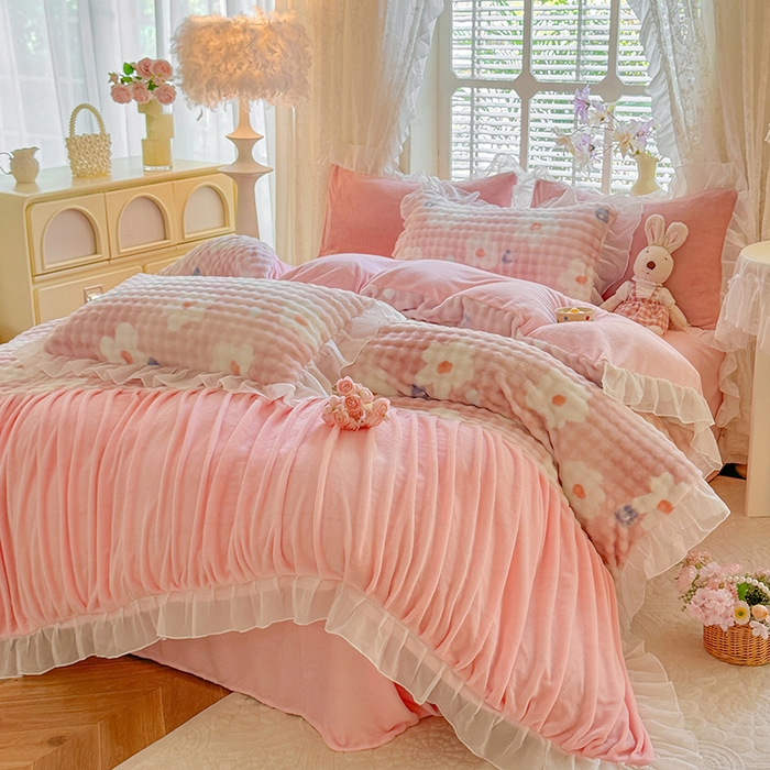 91家纺网 家纺一手货源 找家纺 艾米家居 2025秋冬新款牛奶绒泡泡印花花边四件套 太阳花