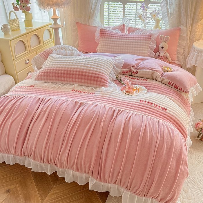 91家纺网 家纺一手货源 找家纺 （总）艾米家居 2025秋冬新款牛奶绒泡泡印花花边四件套