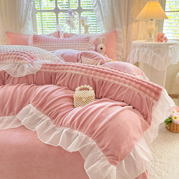 91家纺网 家纺一手货源 找家纺 （总）艾米家居 2025秋冬新款牛奶绒泡泡印花花边四件套