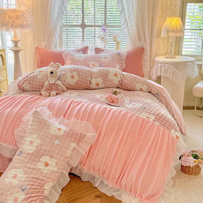 91家纺网 家纺一手货源 找家纺 艾米家居 2025秋冬新款牛奶绒泡泡印花花边四件套 太阳花