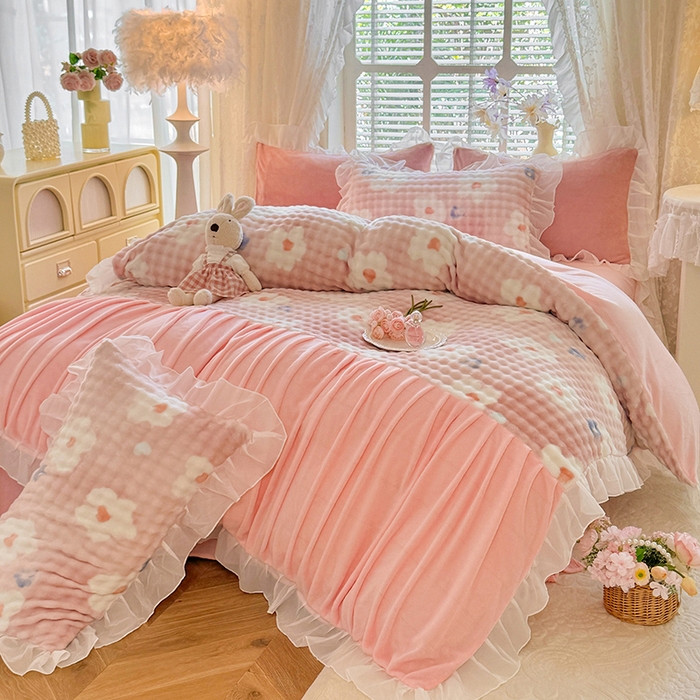 91家纺网 家纺一手货源 找家纺 艾米家居 2025秋冬新款牛奶绒泡泡印花花边四件套 太阳花