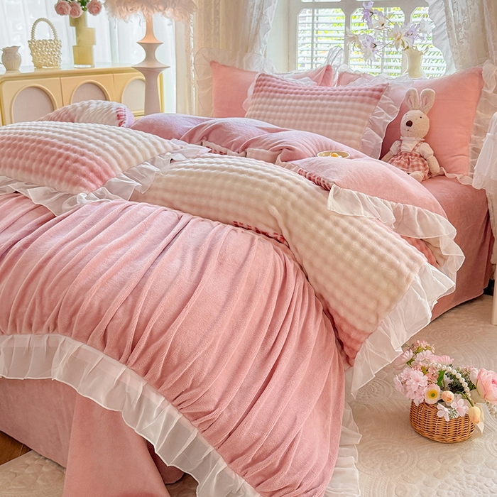 91家纺网 家纺一手货源 找家纺 （总）艾米家居 2025秋冬新款牛奶绒泡泡印花花边四件套