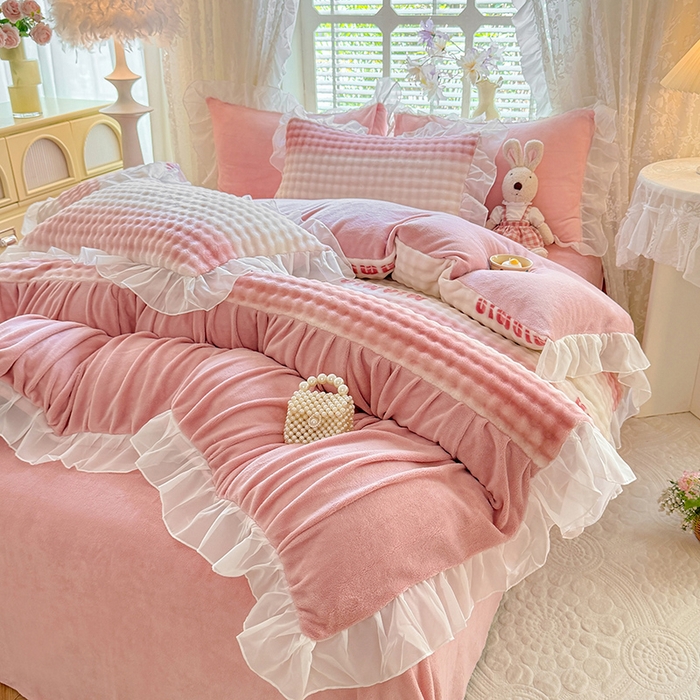 91家纺网 家纺一手货源 找家纺 （总）艾米家居 2025秋冬新款牛奶绒泡泡印花花边四件套