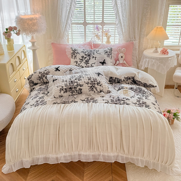 艾米家居 2025秋冬新款牛奶绒泡泡印花花边四件套 蝴蝶花