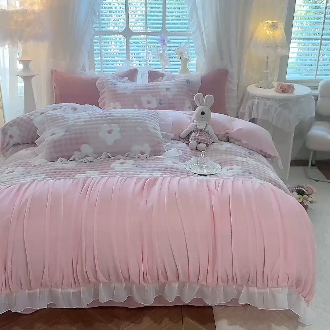 91家纺网 家纺一手货源 找家纺 艾米家居 2025秋冬新款牛奶绒泡泡印花花边四件套 太阳花