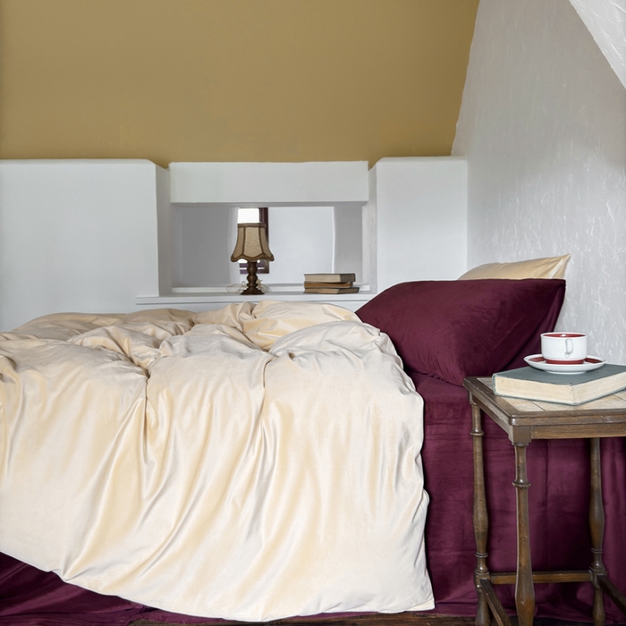 91家纺网 家纺一手货源 找家纺 例外 2025新款简约天鹅绒安可拉混搭四件套 奶茶+安可拉红