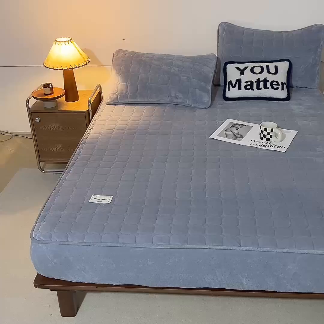 91家纺网 家纺一手货源 找家纺 （总）眠博士 2025新款纯色简约牛奶绒夹棉床褥床笠系列-大床