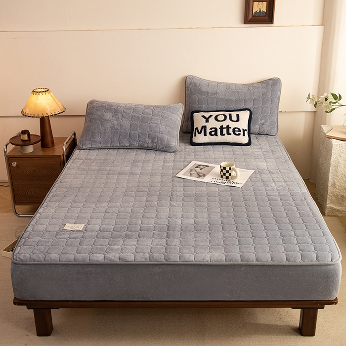 91家纺网 家纺一手货源 找家纺 （总）眠博士 2025新款纯色简约牛奶绒夹棉床褥床笠系列-大床