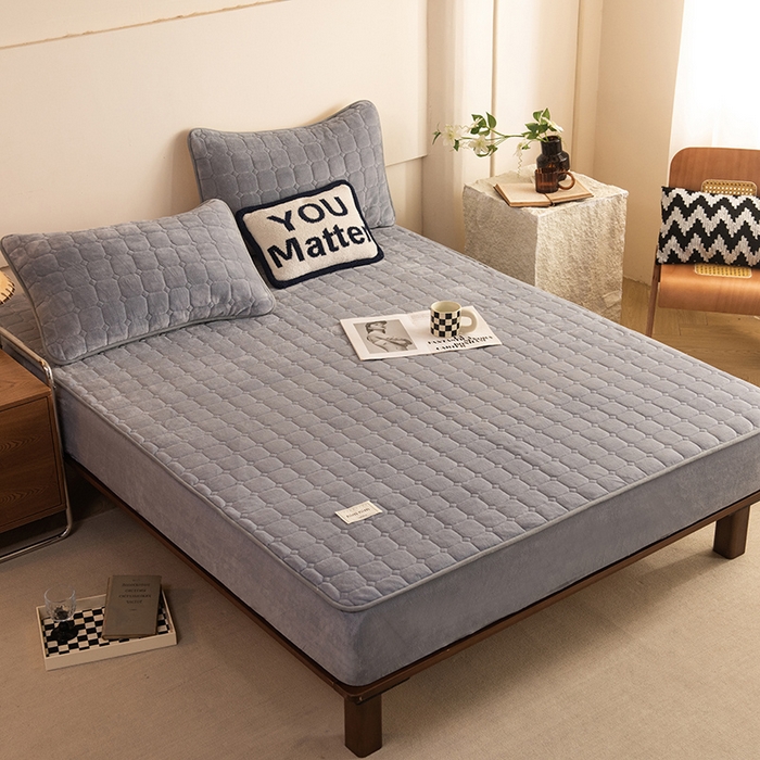 91家纺网 家纺一手货源 找家纺 （总）眠博士 2025新款纯色简约牛奶绒夹棉床褥床笠系列-大床