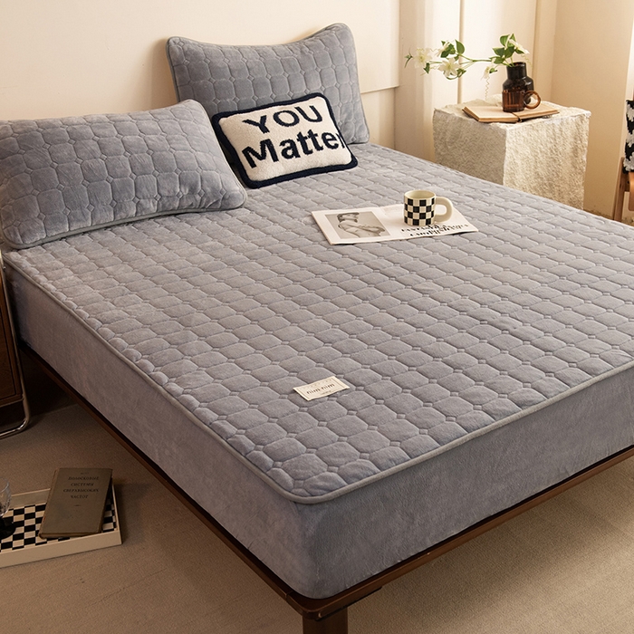 91家纺网 家纺一手货源 找家纺 （总）眠博士 2025新款纯色简约牛奶绒夹棉床褥床笠系列-大床