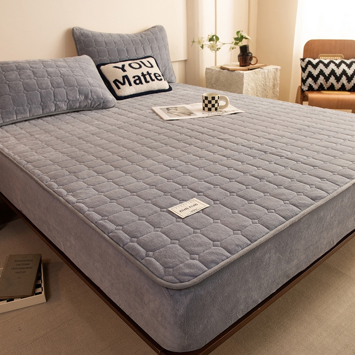 91家纺网 家纺一手货源 找家纺 （总）眠博士 2025新款纯色简约牛奶绒夹棉床褥床笠系列-大床