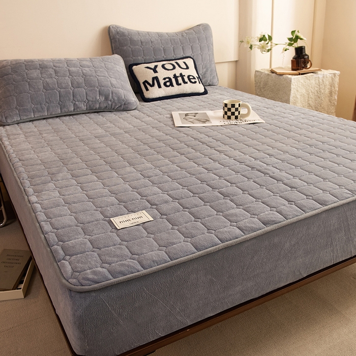 91家纺网 家纺一手货源 找家纺 （总）眠博士 2025新款纯色简约牛奶绒夹棉床褥床笠系列-大床