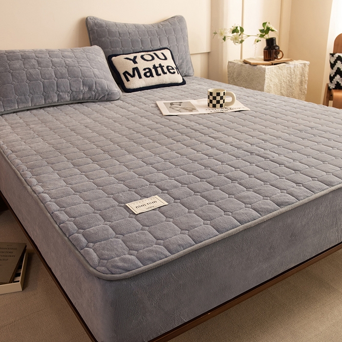 91家纺网 家纺一手货源 找家纺 （总）眠博士 2025新款纯色简约牛奶绒夹棉床褥床笠系列-大床