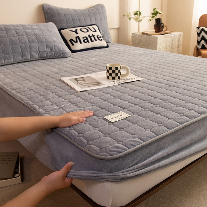 91家纺网 家纺一手货源 找家纺 （总）眠博士 2025新款纯色简约牛奶绒夹棉床褥床笠系列-大床