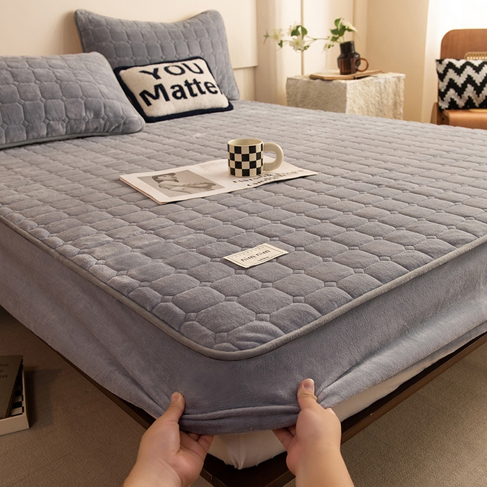 91家纺网 家纺一手货源 找家纺 （总）眠博士 2025新款纯色简约牛奶绒夹棉床褥床笠系列-大床