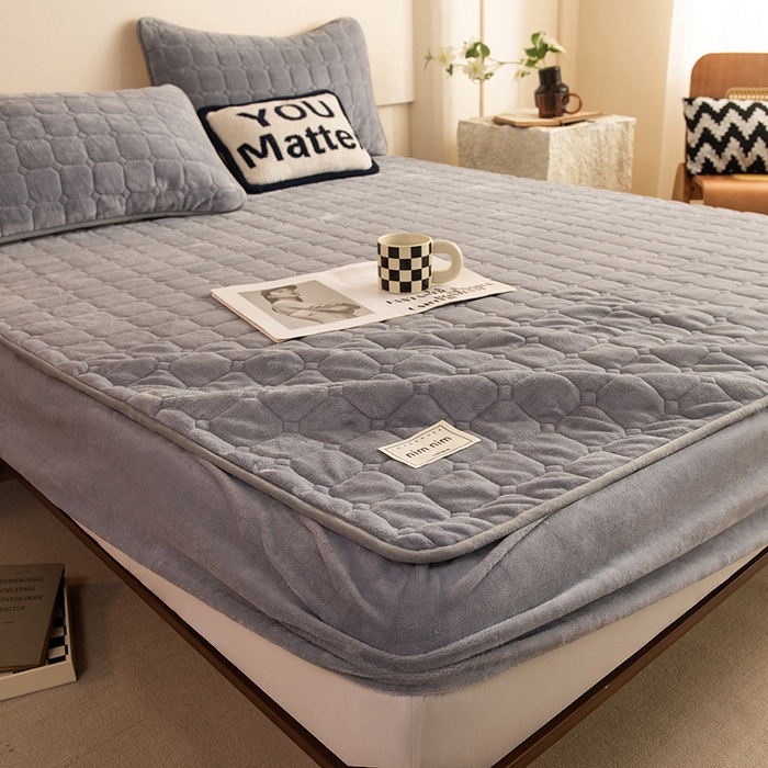 91家纺网 家纺一手货源 找家纺 （总）眠博士 2025新款纯色简约牛奶绒夹棉床褥床笠系列-大床