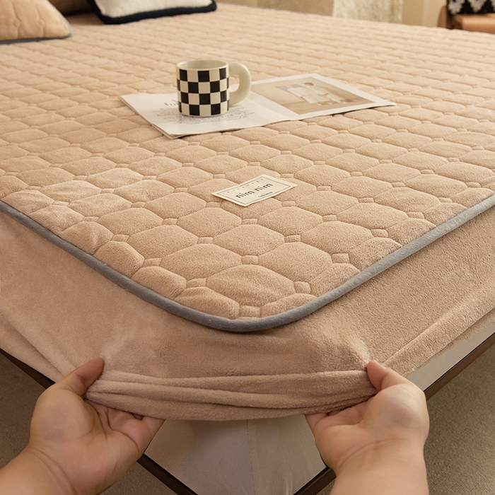 91家纺网 家纺一手货源 找家纺 （总）眠博士 2025新款纯色简约牛奶绒夹棉床褥床笠系列-大床