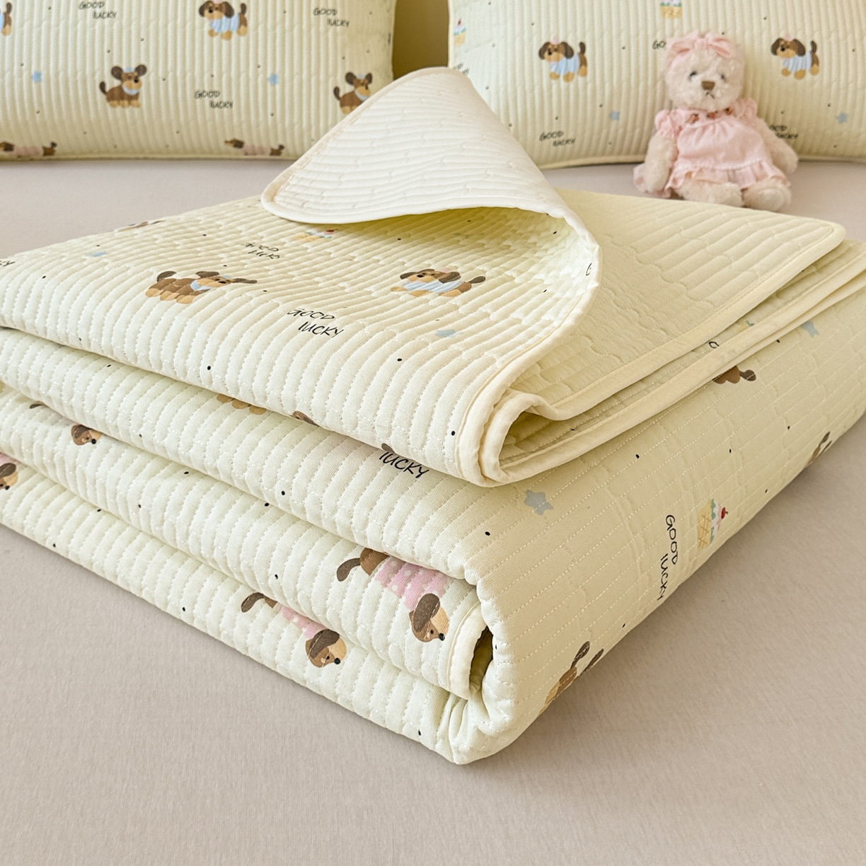 91家纺网 家纺一手货源 找家纺 寐居家纺 2025新款A类数码印花老粗布夹棉床盖 狗狗合集