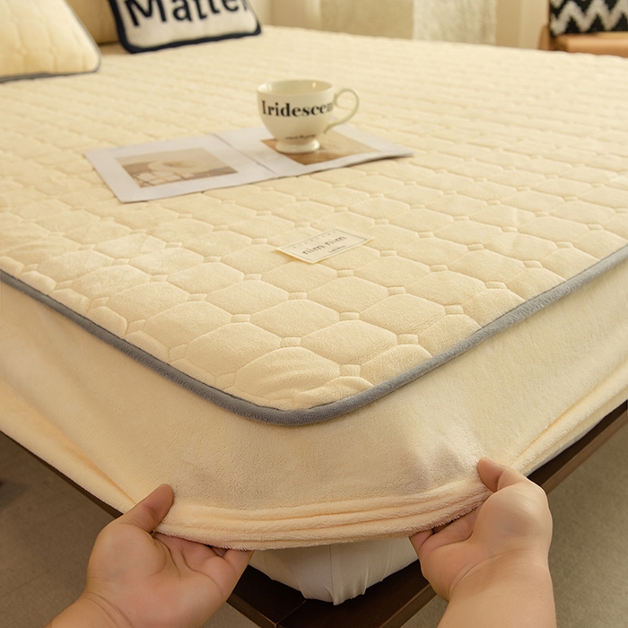 91家纺网 家纺一手货源 找家纺 （总）眠博士 2025新款纯色简约牛奶绒夹棉床褥床笠系列-大床