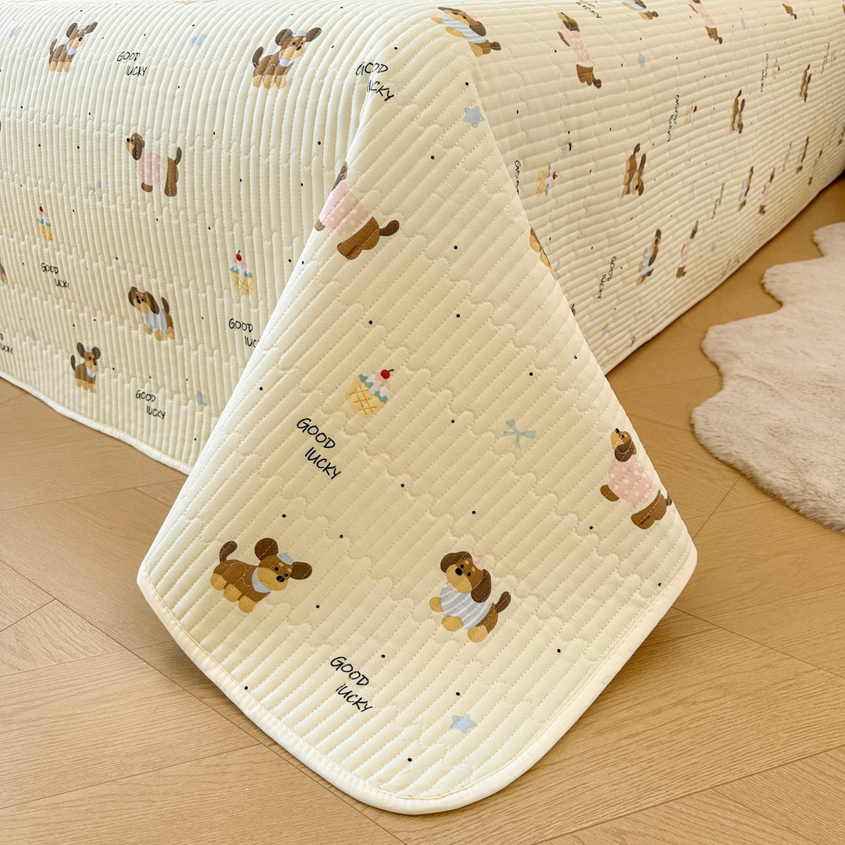 91家纺网 家纺一手货源 找家纺 寐居家纺 2025新款A类数码印花老粗布夹棉床盖 狗狗合集