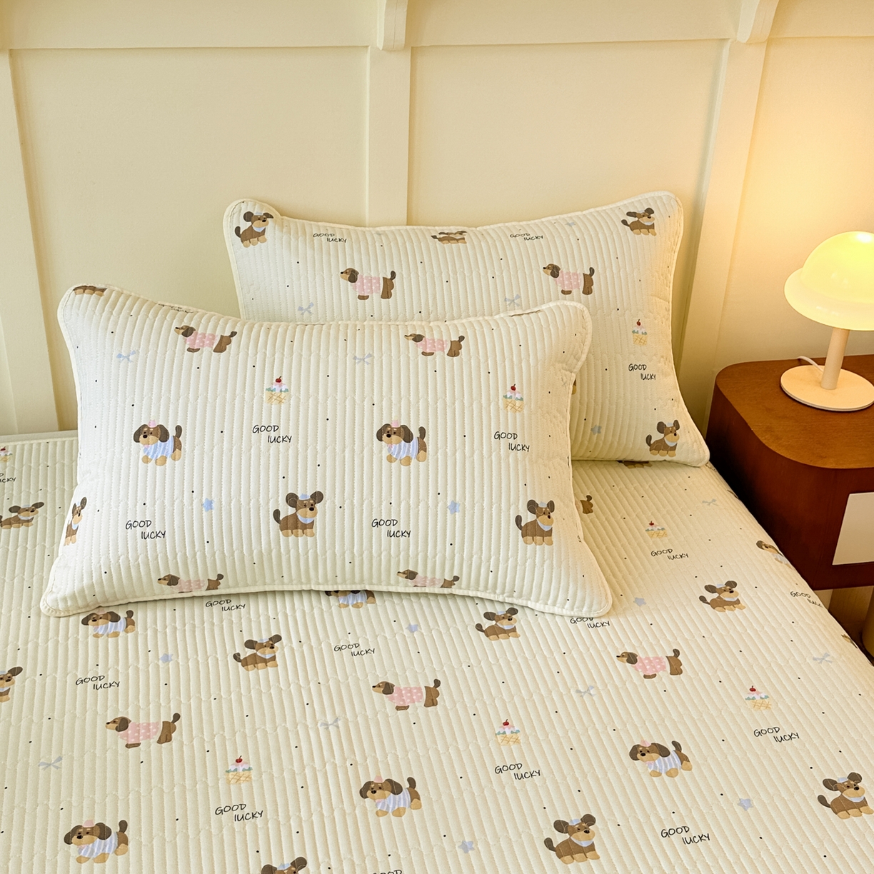 91家纺网 家纺一手货源 找家纺 寐居家纺 2025新款A类数码印花老粗布夹棉床盖 狗狗合集