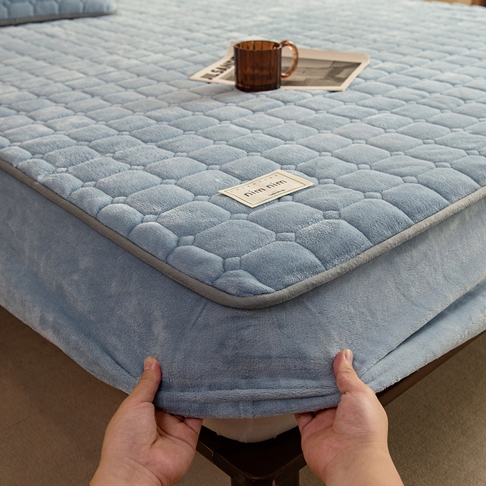 91家纺网 家纺一手货源 找家纺 （总）眠博士 2025新款纯色简约牛奶绒夹棉床褥床笠系列-大床