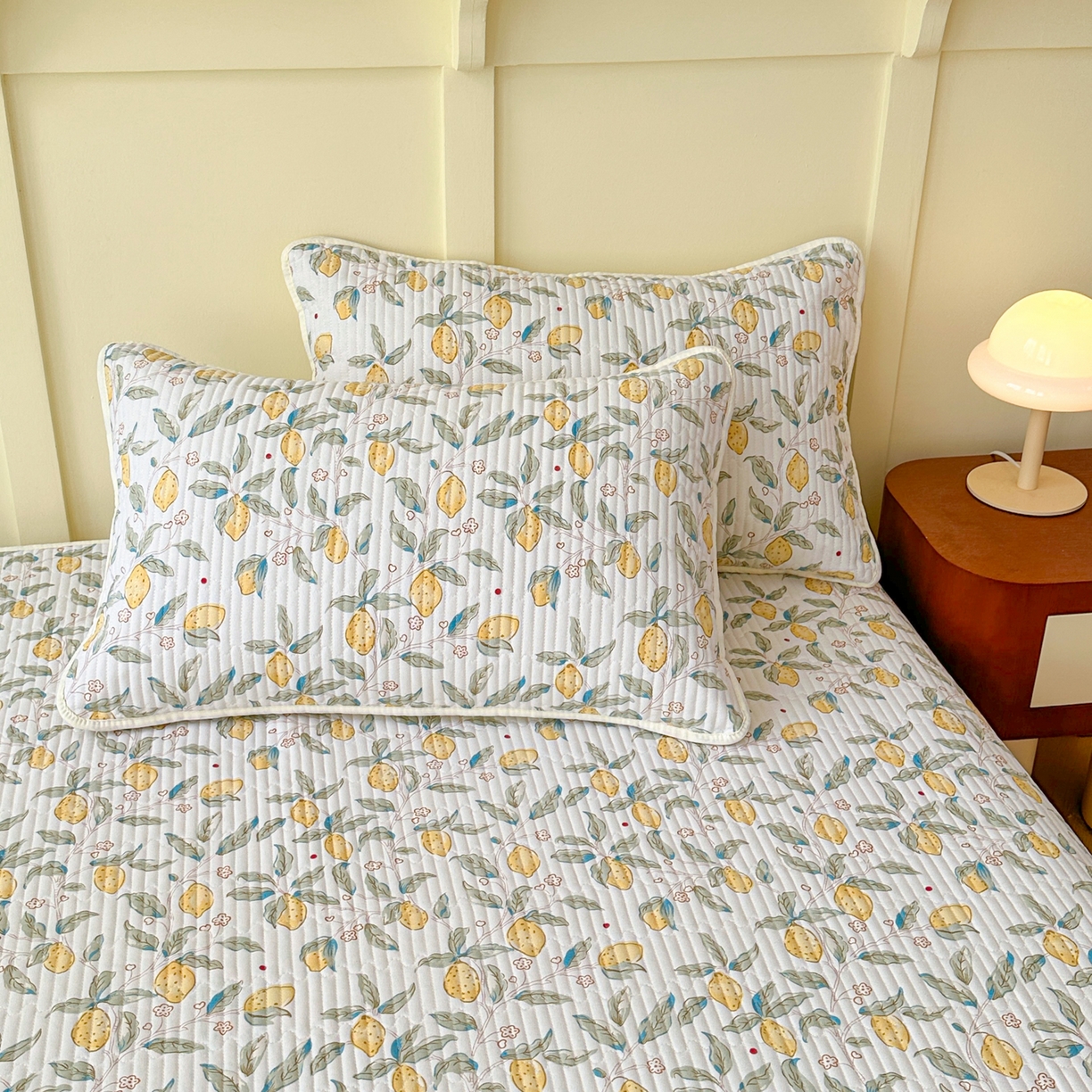 91家纺网 家纺一手货源 找家纺 寐居家纺 2025新款A类数码印花老粗布夹棉床盖 浆果枝枝