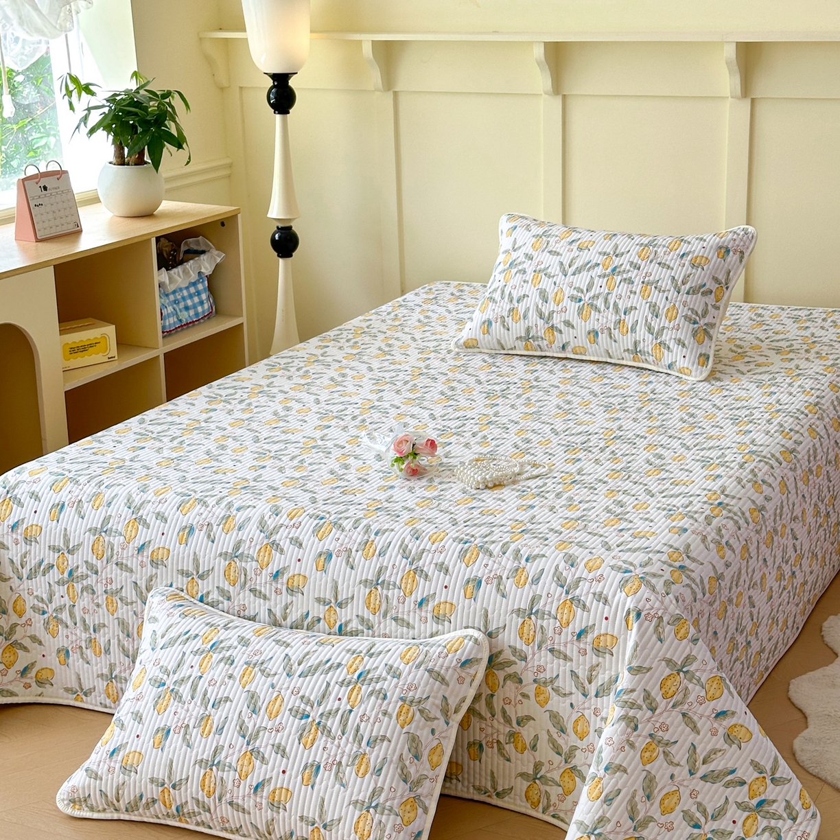 91家纺网 家纺一手货源 找家纺 寐居家纺 2025新款A类数码印花老粗布夹棉床盖 浆果枝枝