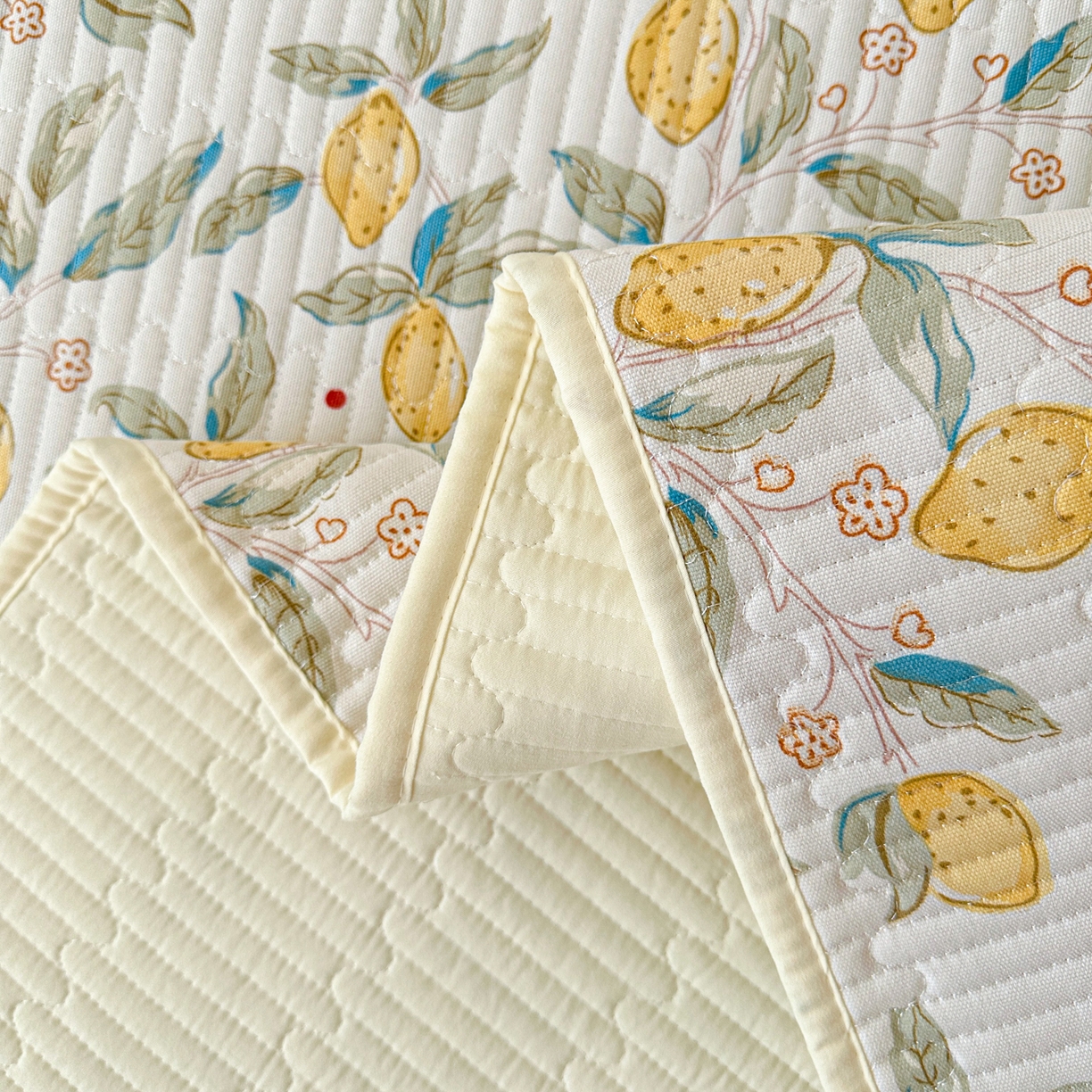 91家纺网 家纺一手货源 找家纺 寐居家纺 2025新款A类数码印花老粗布夹棉床盖 浆果枝枝