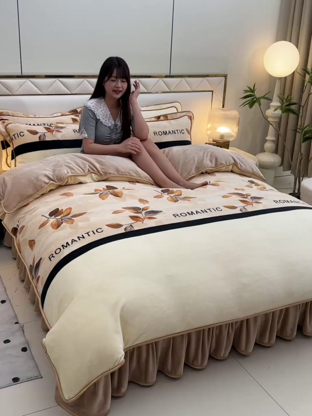 91家纺网 家纺一手货源 找家纺 （总）赫本 2025新品8斤爆品牛奶绒四件套床裙款金雕绒法莱绒四套件