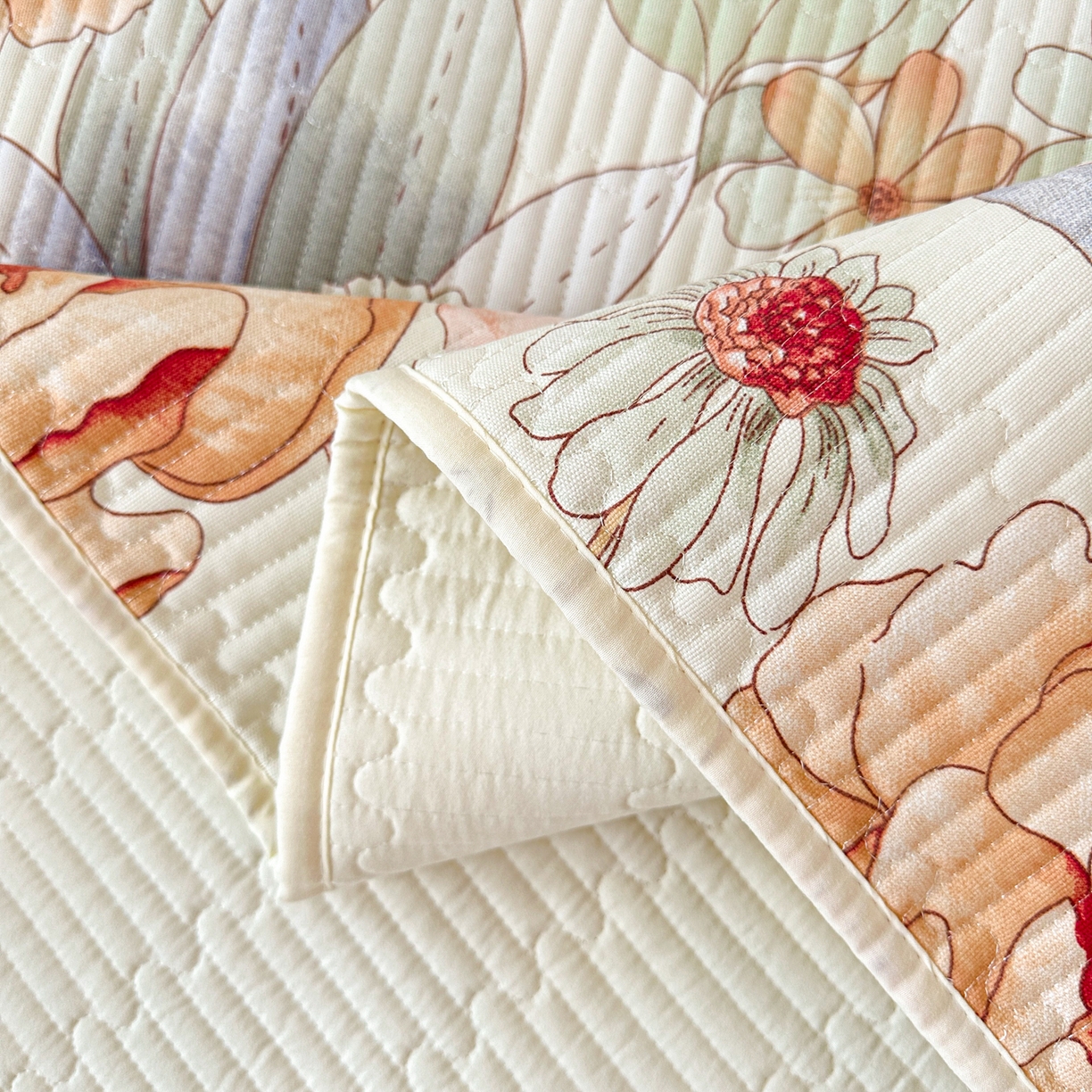 91家纺网 家纺一手货源 找家纺 寐居家纺 2025新款A类数码印花老粗布夹棉床盖 蔓野花语