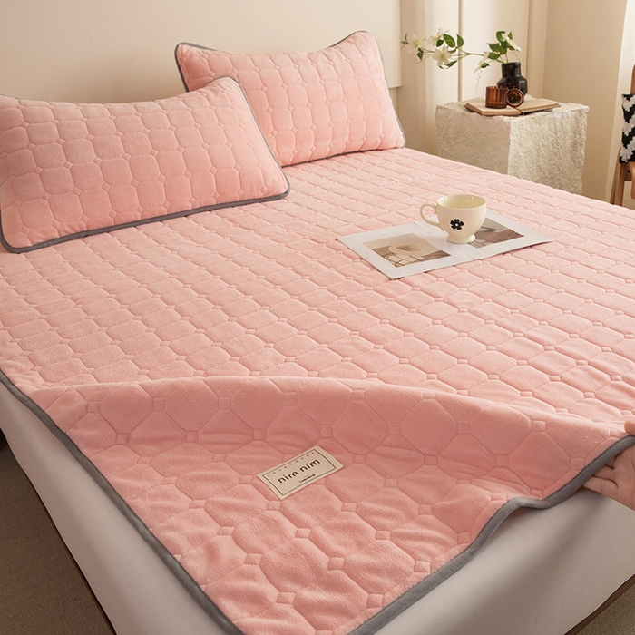 91家纺网 家纺一手货源 找家纺 （总）眠博士 2025新款纯色简约牛奶绒夹棉床褥床笠系列-大床