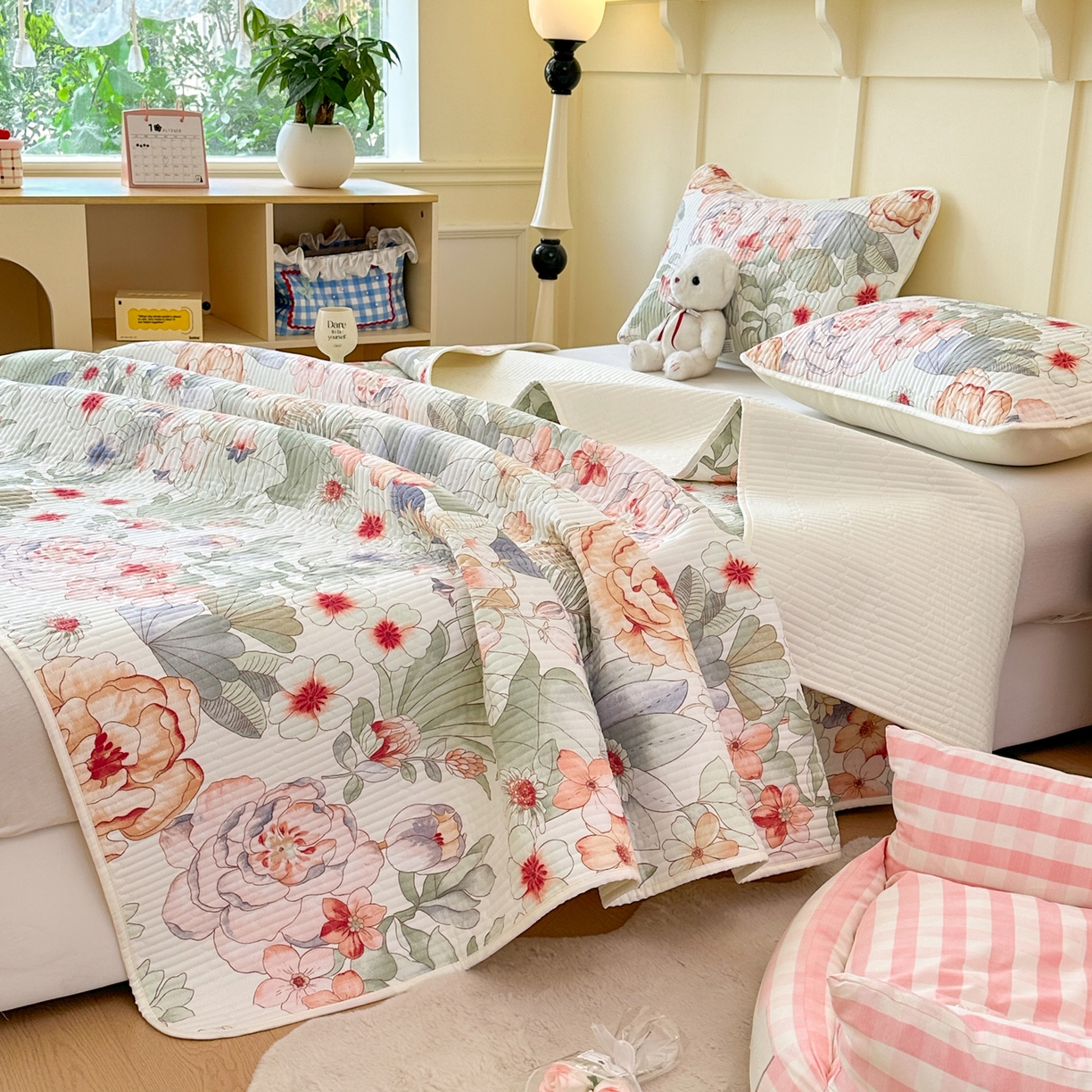 91家纺网 家纺一手货源 找家纺 寐居家纺 2025新款A类数码印花老粗布夹棉床盖 蔓野花语