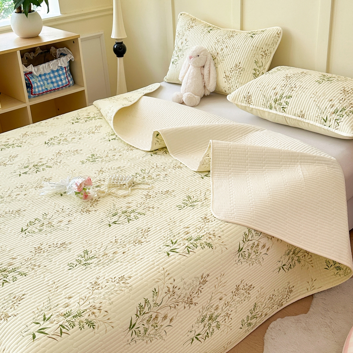 91家纺网 家纺一手货源 找家纺 寐居家纺 2025新款A类数码印花老粗布夹棉床盖 蔷薇漫枝