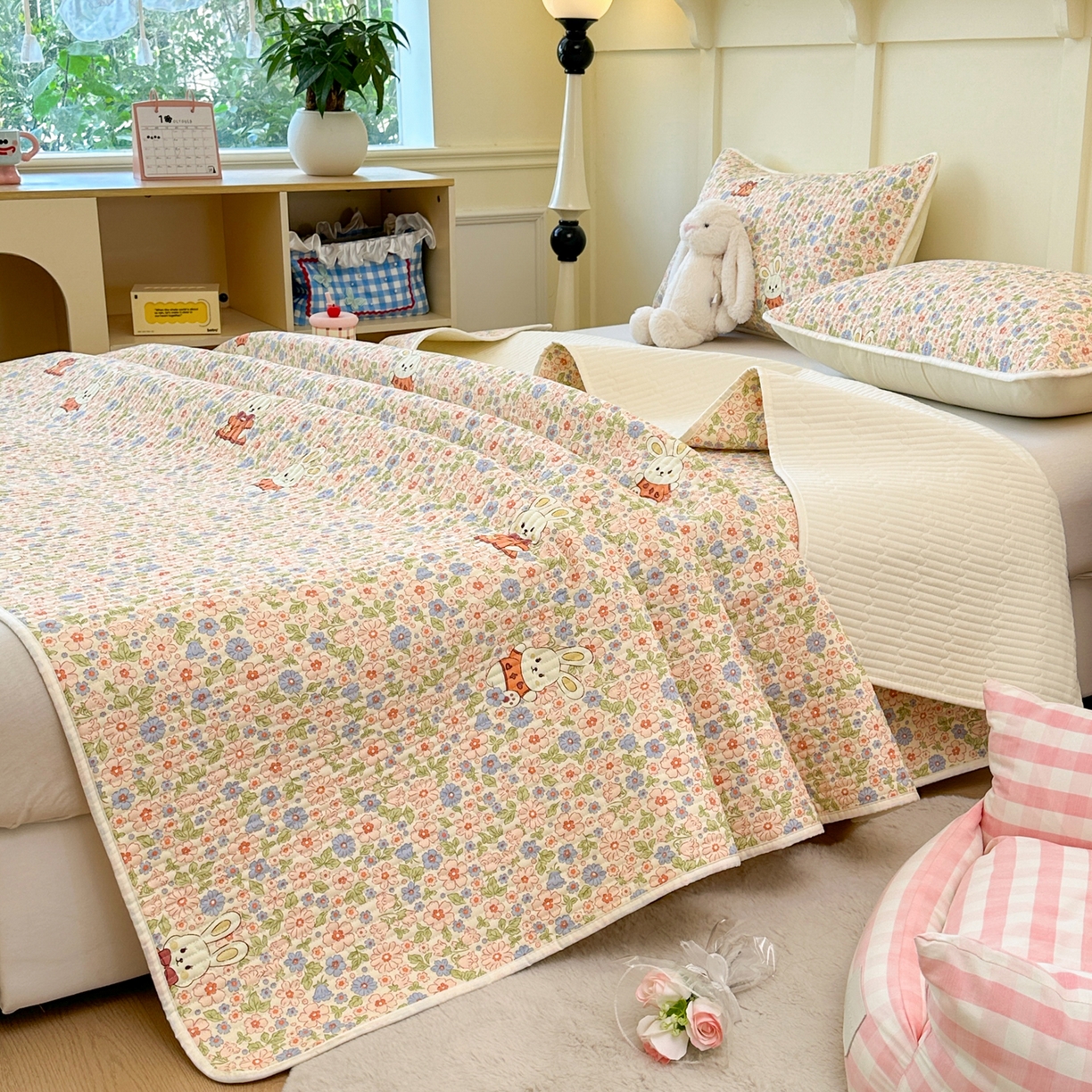 91家纺网 家纺一手货源 找家纺 寐居家纺 2025新款A类数码印花老粗布夹棉床盖 碎花甜梦