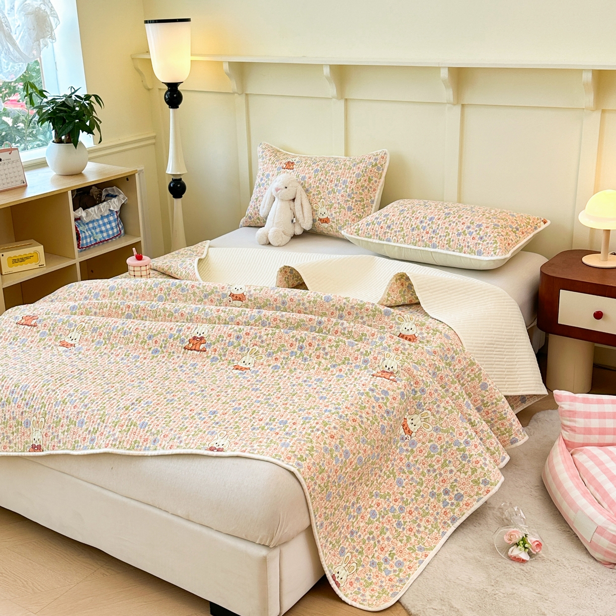 91家纺网 家纺一手货源 找家纺 寐居家纺 2025新款A类数码印花老粗布夹棉床盖 碎花甜梦