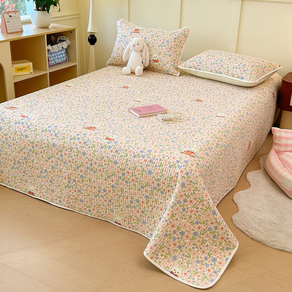 91家纺网 家纺一手货源 找家纺 寐居家纺 2025新款A类数码印花老粗布夹棉床盖 碎花甜梦