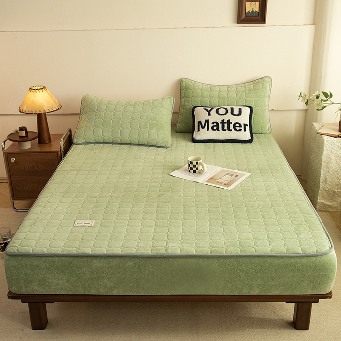 91家纺网 家纺一手货源 找家纺 眠博士 2025新款纯色简约牛奶绒夹棉床褥床笠系列-大床 牛奶绒夹棉床笠-苹果绿