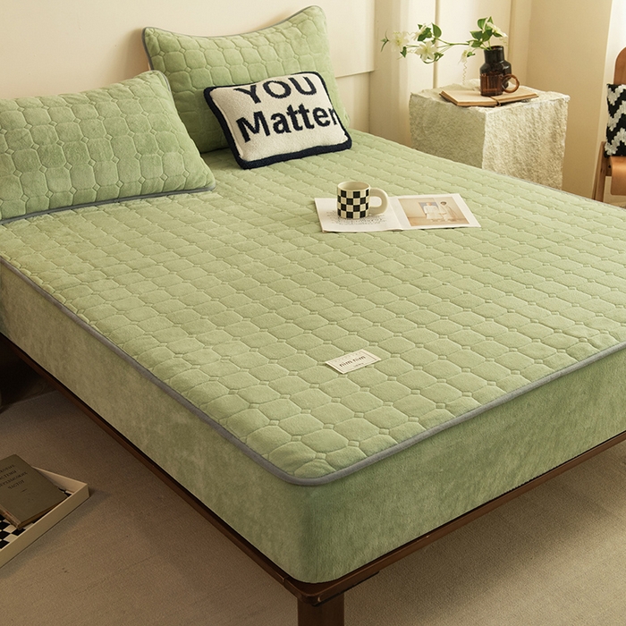 91家纺网 家纺一手货源 找家纺 眠博士 2025新款纯色简约牛奶绒夹棉床褥床笠系列-大床 牛奶绒夹棉床笠-苹果绿