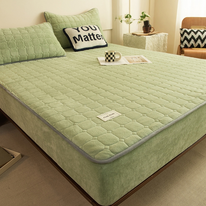 91家纺网 家纺一手货源 找家纺 眠博士 2025新款纯色简约牛奶绒夹棉床褥床笠系列-大床 牛奶绒夹棉床笠-苹果绿